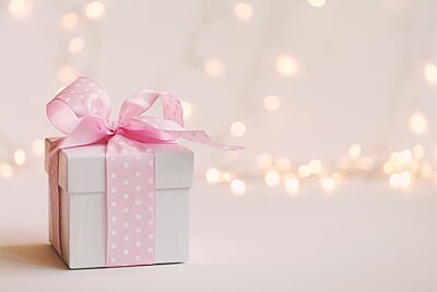 Hvor meget giver man i bryllupsgave - 4 enkle retningslinjer til alle bryllupper